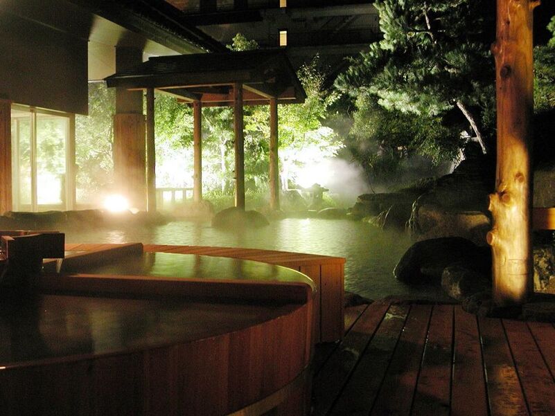حمام ياباني وعلاجات مائية لزيادة الفاعلية